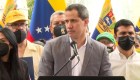 Guaidó pide a las petroleras que no apoyen "dictador"