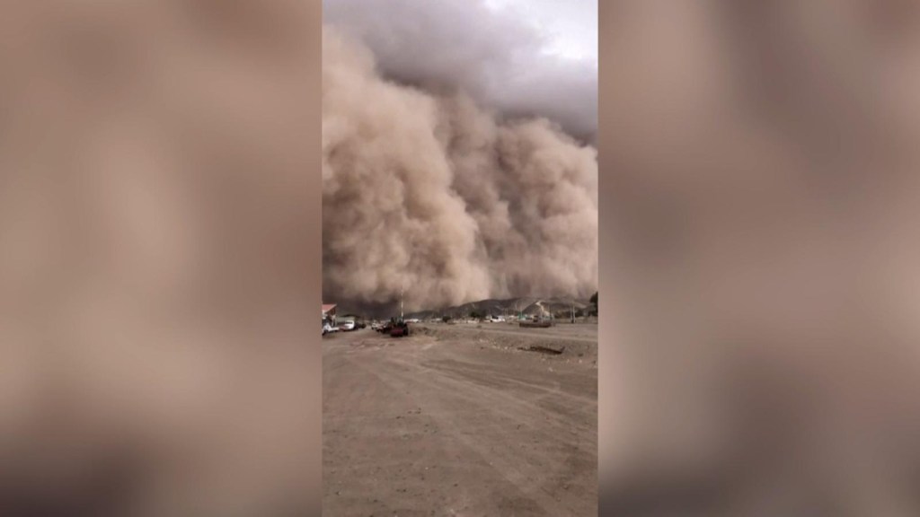 A storm generated in Chile created a "sand wall"