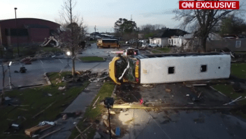 Tornados dejaron kilómetros de devastación en el sur del país