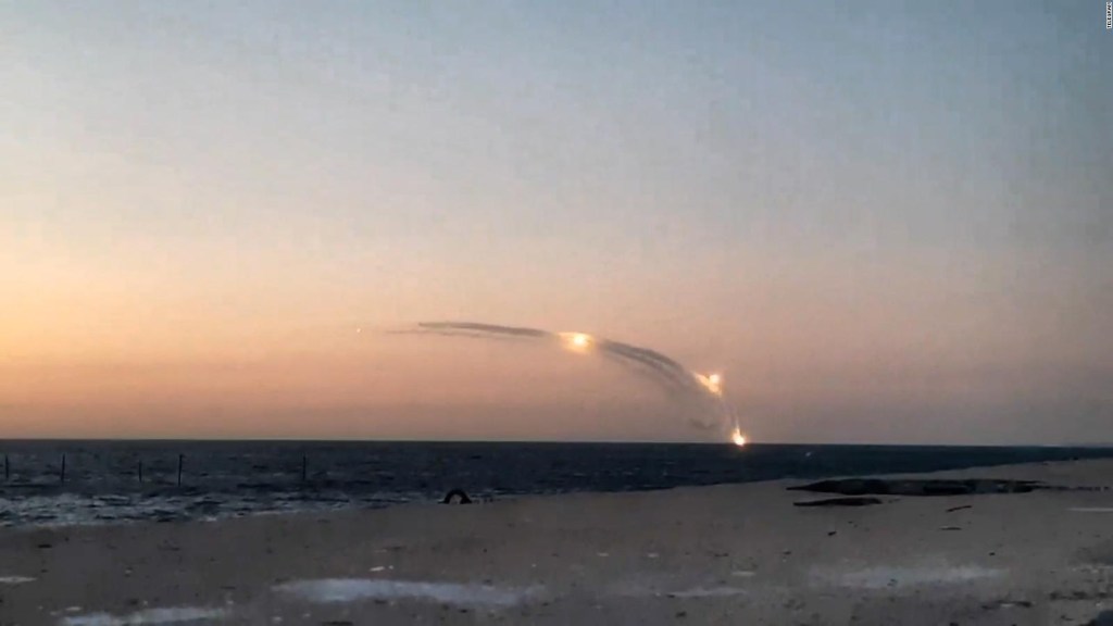 They capture on video missile attacks on Ukraine from the sea
