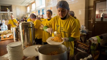 El desafío de llevar comida a la zona de guerra en Ucrania
