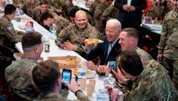 ¿Qué comida comparte Biden con militares en Polonia?