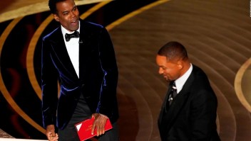 Presentadores nocturnos se burlan del momento de Will Smith en los Oscar