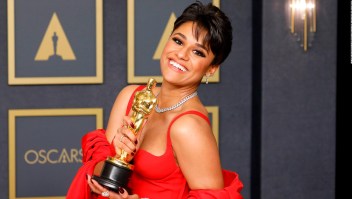 Ariana DeBose es la primera actriz latina negra y queer en ganar un Oscar