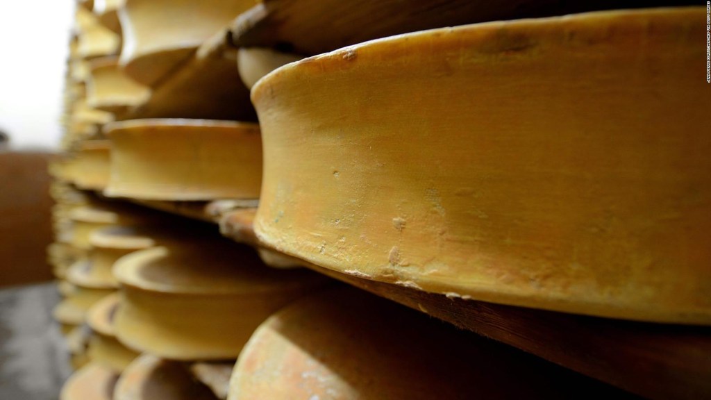 El alcohol elaborado a partir de residuos de queso podría solucionar este problema