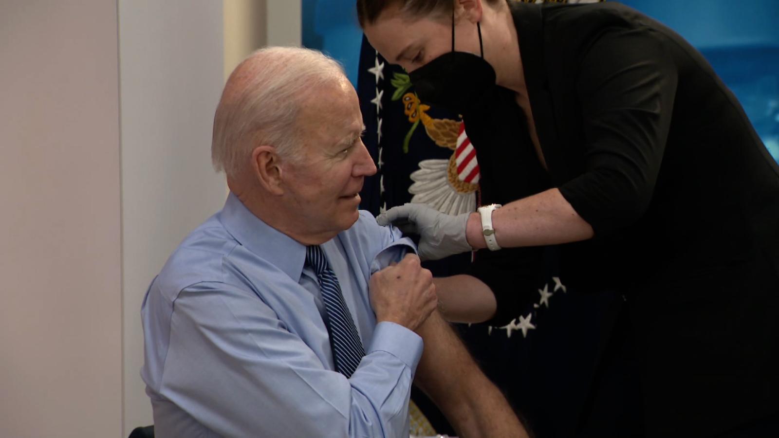 Biden receives the fourth dose of the covid-19 vaccine |  Video