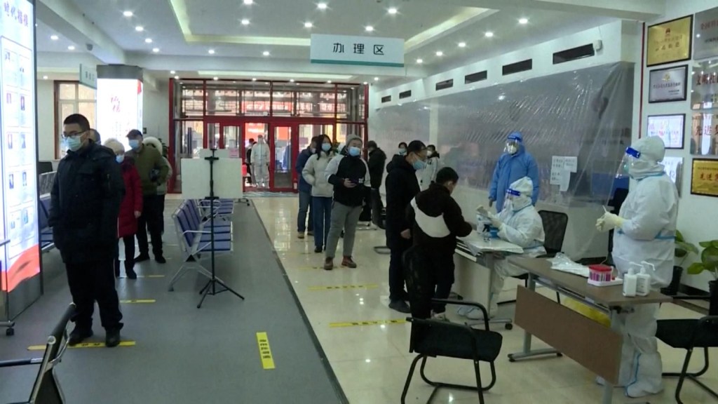 25 millones de personas en Shanghai están confinadas por rebrote de covid-19
