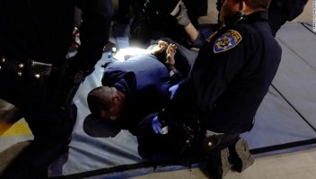 Un video revelado recientemente muestra a un hombre de California gritando 'No puedo respirar' antes de morir bajo custodia policial en 2020