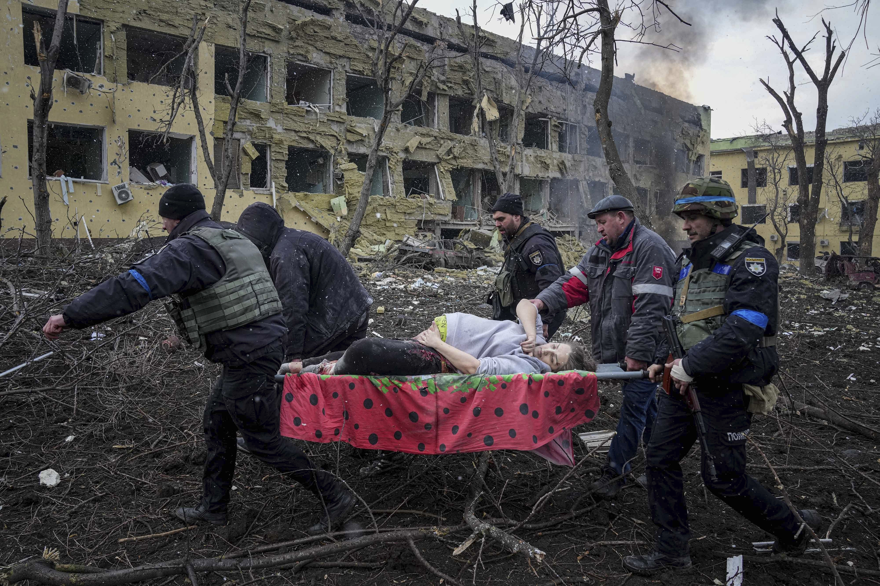 ANÁLISIS | El bombardeo de un hospital en Ucrania aumenta la presión sobre EE.UU. y sus aliados para hacer más para frenar a Rusia