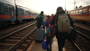 Un millón de refugiados huyen de Ucrania mientras Rusia intensifica el bombardeo de ciudades clave