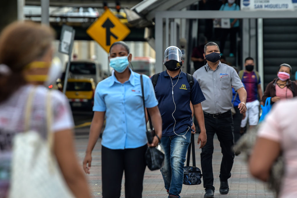 Panamá suspende uso obligatorio de mascarillas en espacios abiertos