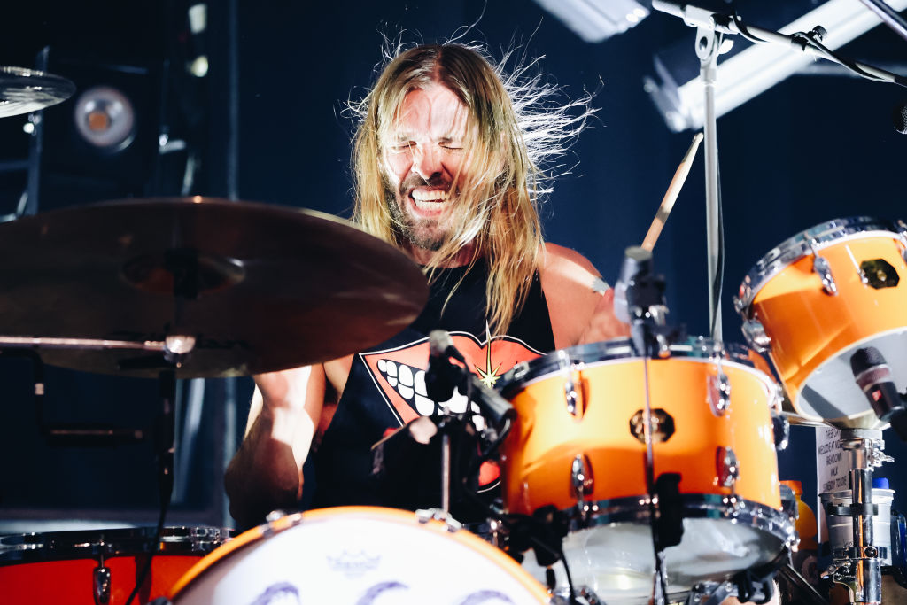 Foo Fighters drummer Taylor Hawkins dies
