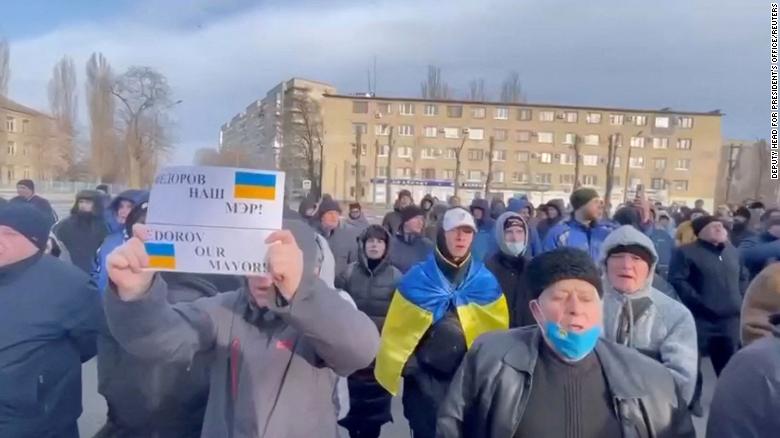 Prisioneros de guerra rusos expresan vergüenza por la guerra en Ucrania
