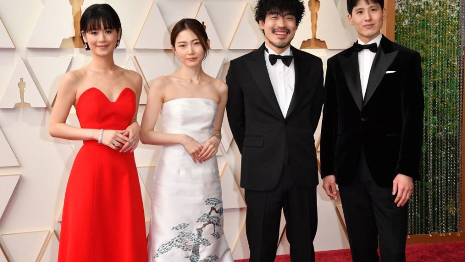 De izquierda a derecha, parte del elenco de "Drive My Car", nominada a mejor película: Sonia Yuan, Park Yu-rim, Jin Dae-yeon y Ahn Hwitae. (Foto: ANGELA WEISS/AFP vía Getty Images)