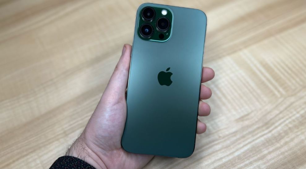 Así se ven el iPhone 13 Mini verde y el Alpine Green 13 Pro Max