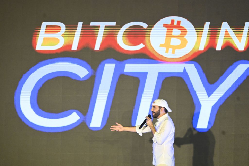 El Salvador prepara emisión de bonos para financiar Bitcoin City