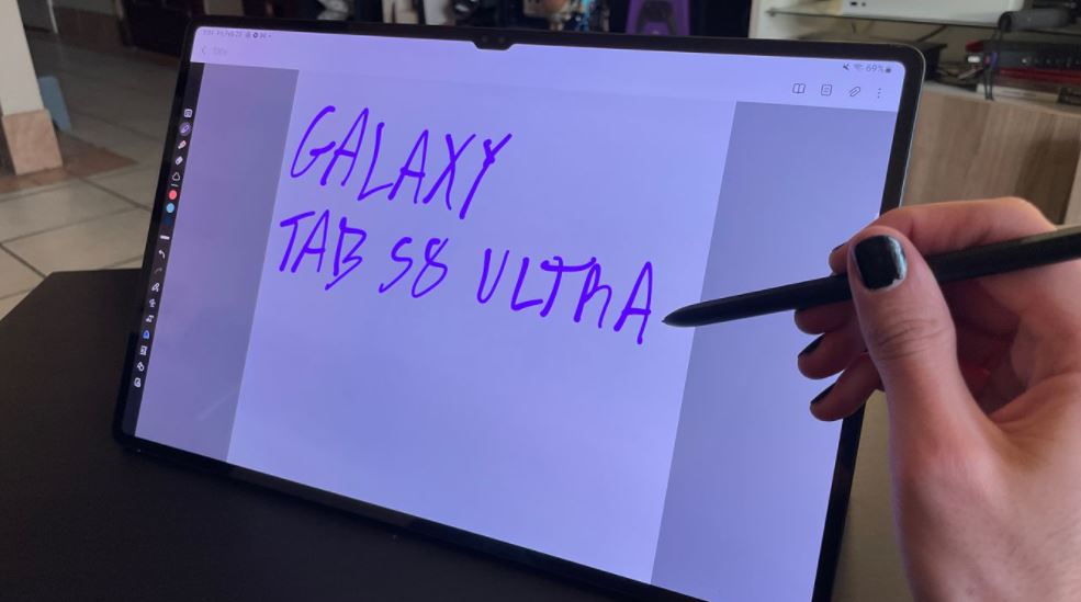 Samsung Galaxy Tab S8 Ultra: una tableta que casi funciona como laptop