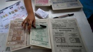 Cierran las urnas en las elecciones legislativas de Colombia