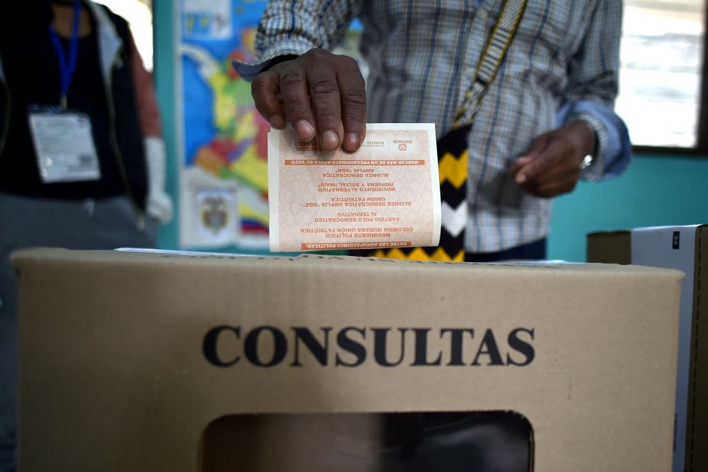 Which candidates in Colombia led the intra-party consultations?