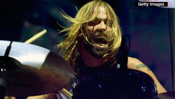 Difunden análisis toxicológico del baterista Taylor Hawkins