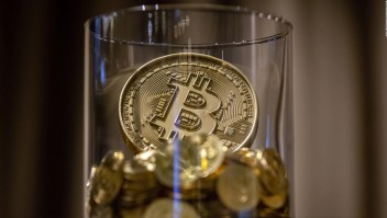 Instalan por primera vez un cajero de bitcoin en sede pública