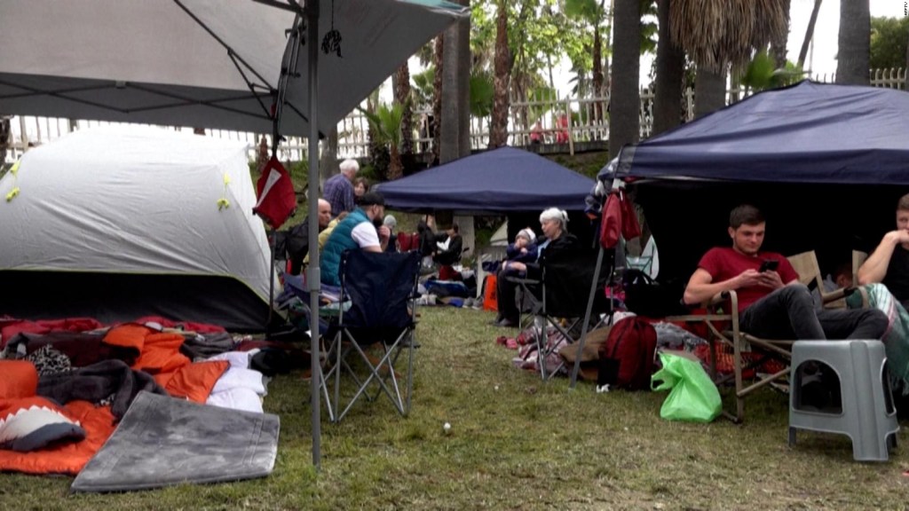 Ucranianos acampan en Tijuana y piden asilo en EE.UU.