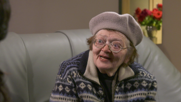Esta anciana de 82 años huyó de los nazis. Ahora escapa de los rusos
