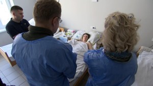 Civiles mutilados en la guerra llenan hospitales de Lviv