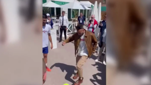 Neymar y Verratti prueban dotes futbolísticos de Djokovic