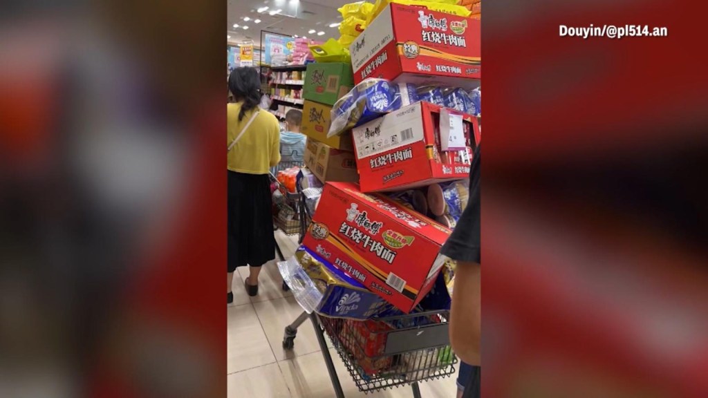 Panic buying in Shanghai due to covid-19 confinement