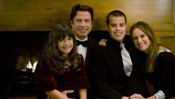 John Travolta le rinde homenaje a su hijo Jett