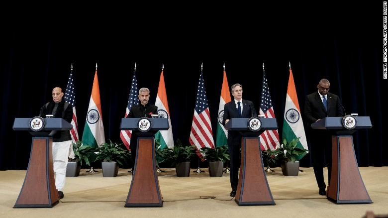 El ministro de Defensa indio, Rajnath Singh, el ministro de Asuntos Exteriores indio, Subrahmanyam Jaishankar, el secretario de Estado estadounidense, Antony Blinken, y el secretario de Defensa estadounidense, Lloyd Austin, en una rueda de prensa en Washington el 11 de abril.