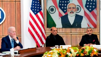 El presidente Joe Biden se reúne virtualmente con el primer ministro indio Narendra Modi en el South Court Auditorium del campus de la Casa Blanca en Washington, el 11 de abril.