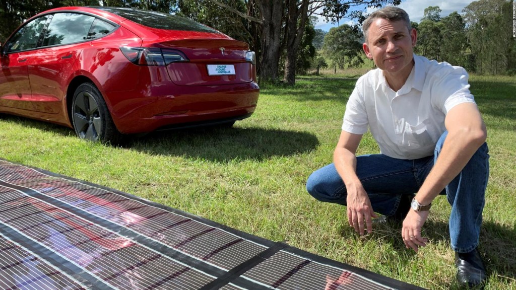Prueban paneles solares en un automóvil Tesla