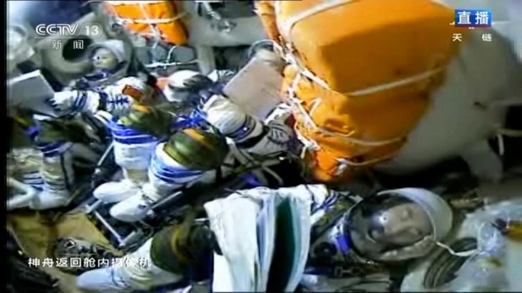 The moment Chinese astronauts return to Earth