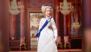 Barbie edición especial inspirada en la reina Isabel II