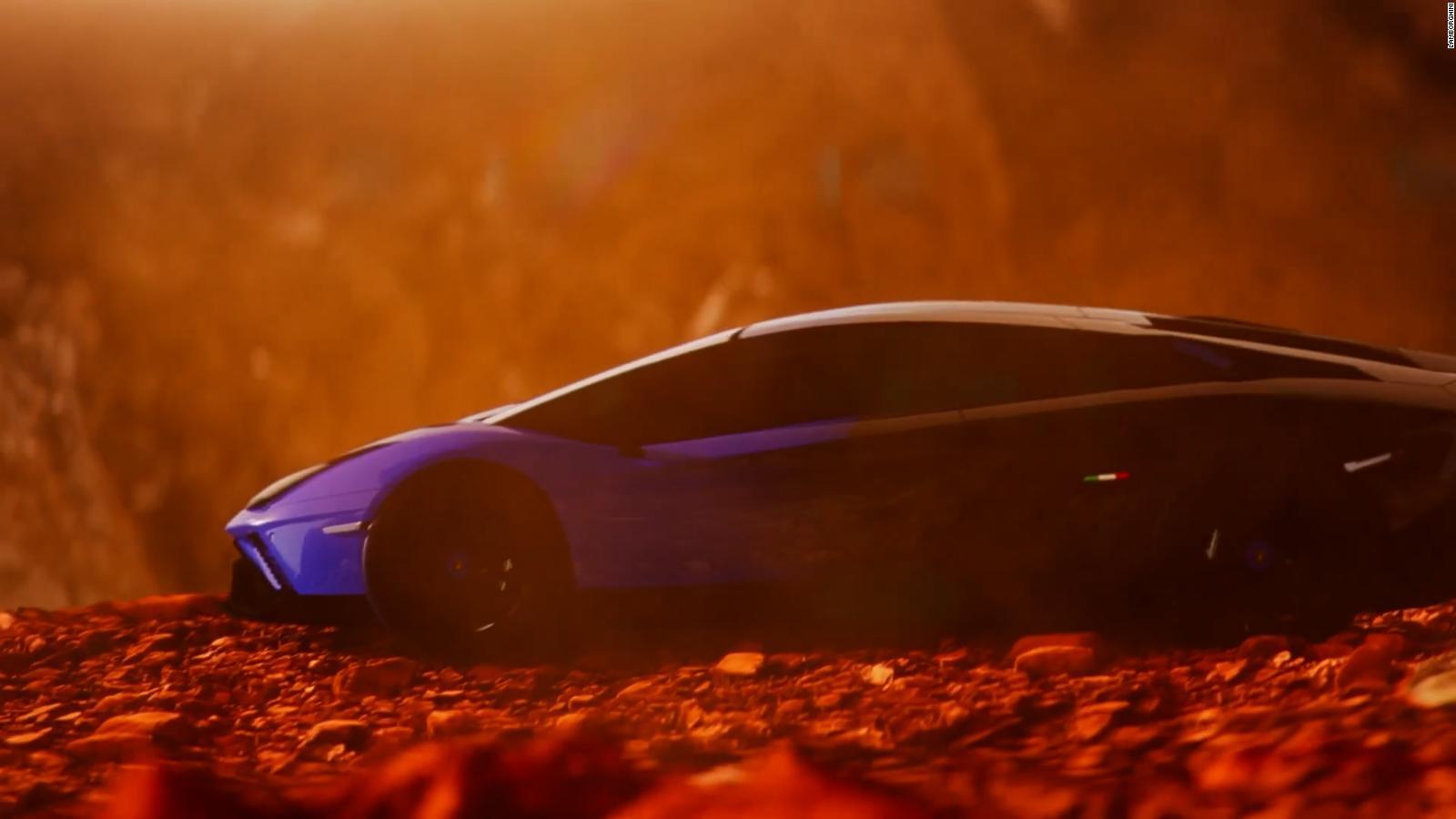 Lamborghini subasta el último Aventador Coupé, ¿cuánto costó? | Video