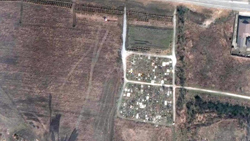 Alarmantes imágenes de satélite: localizan fosas comunes cerca de Mariúpol