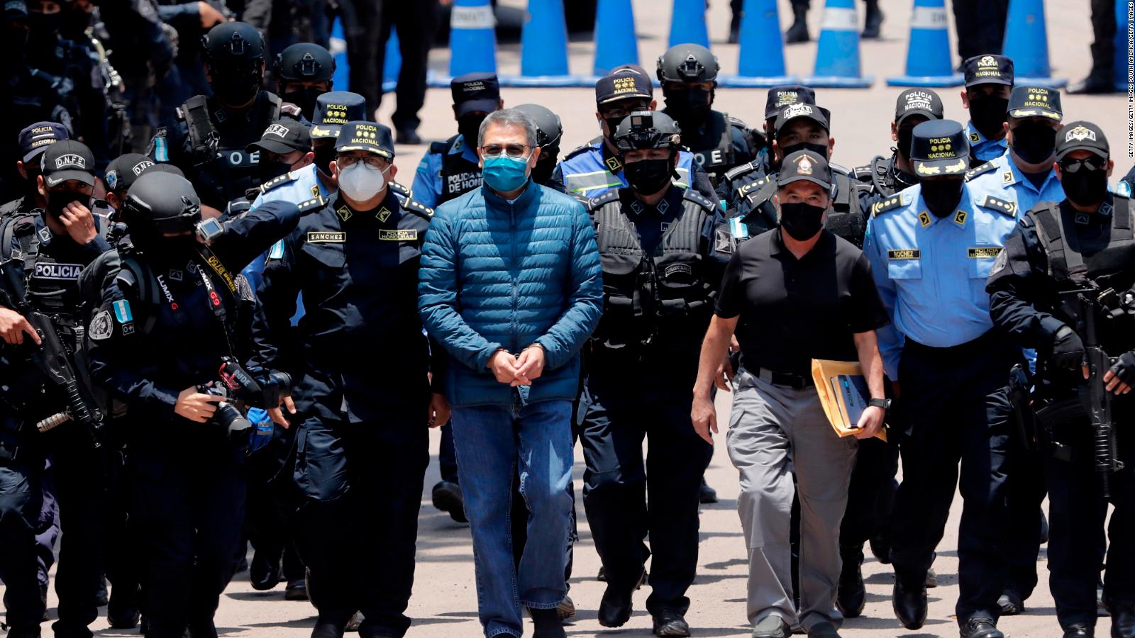 ‘Nos da vergüenza’, dicen en Honduras sobre extradición de Juan Orlando Hernández