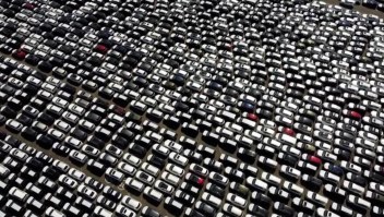 Así se ven miles de autos de lujo incautados que no llegarán a Rusia