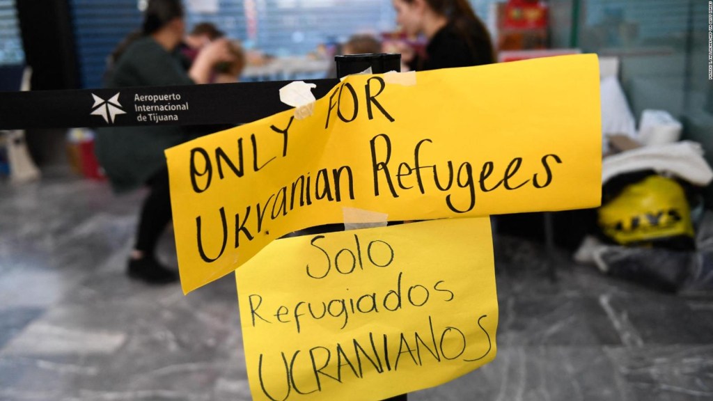 Ukrainians in Mexico seeking to enter the US must follow these new requirements