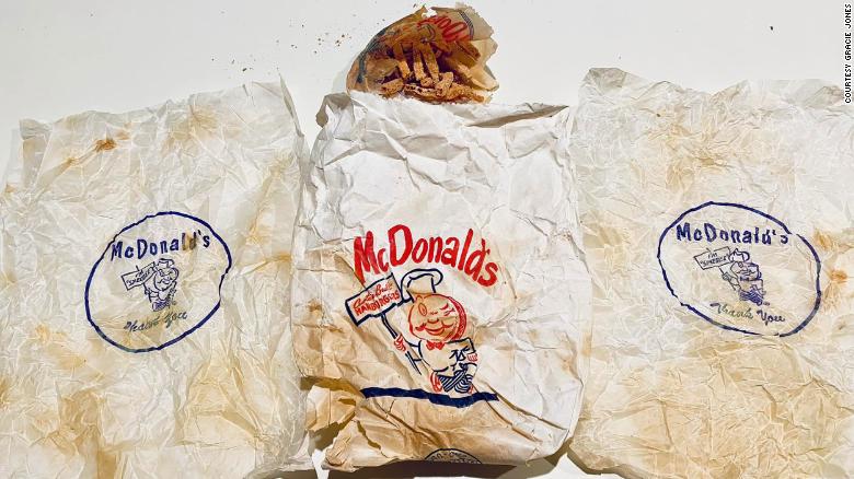 Znaleziono torbę smażonych McDonalda z lat pięćdziesiątych