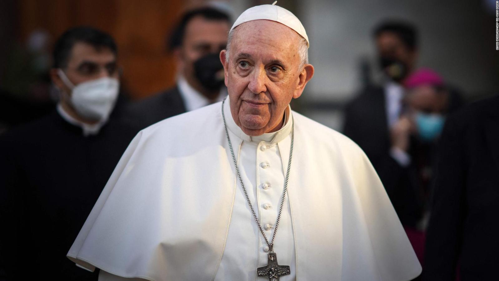 Papa Francesco dice che l’omosessualità è un peccato ma “non è un crimine”