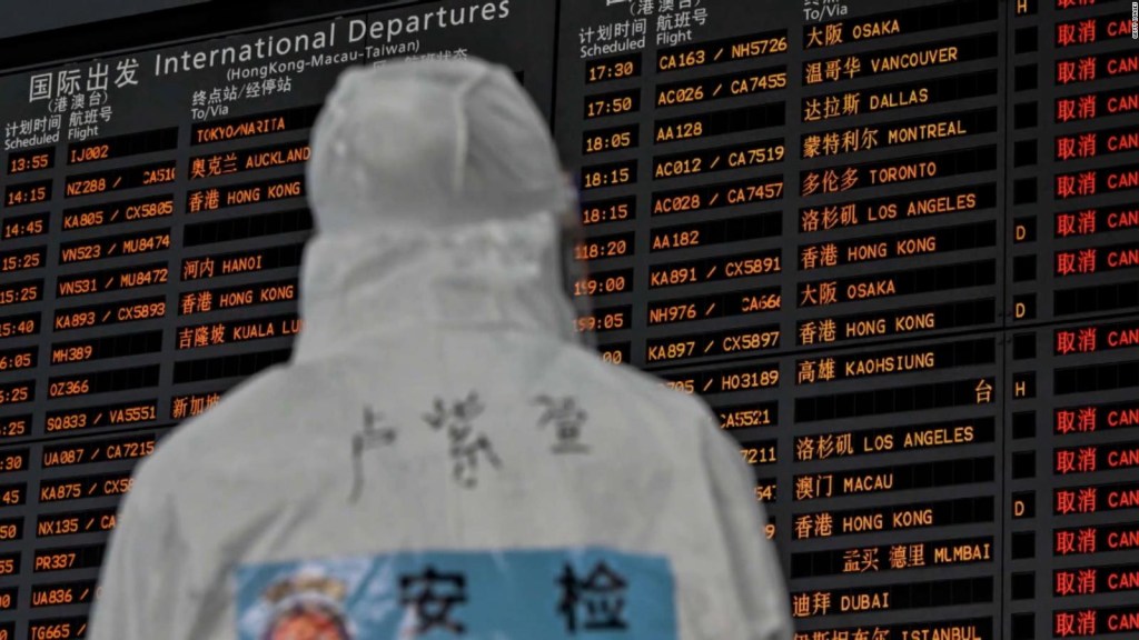Más de 1.000 vuelos suspendidos en China por covid-19