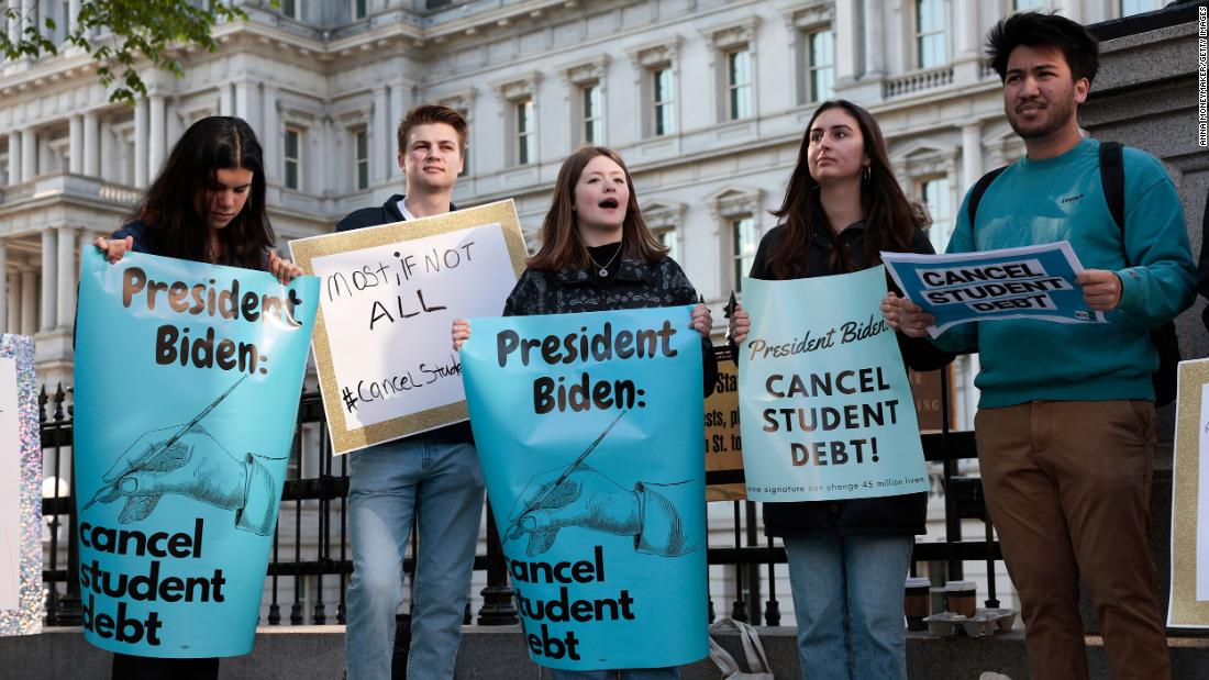 deuda préstamos estudiantil Biden