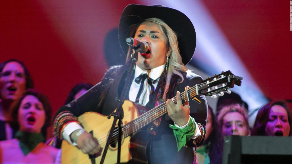 Vivir Quintana lanza canción para defender la libertad de prensa