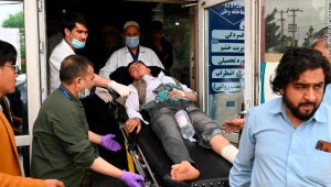 Al menos cuatro menores murieron y 26 más resultaron heridos después de múltiples explosiones que sacudieron dos escuelas en el oeste de Kabul el martes.