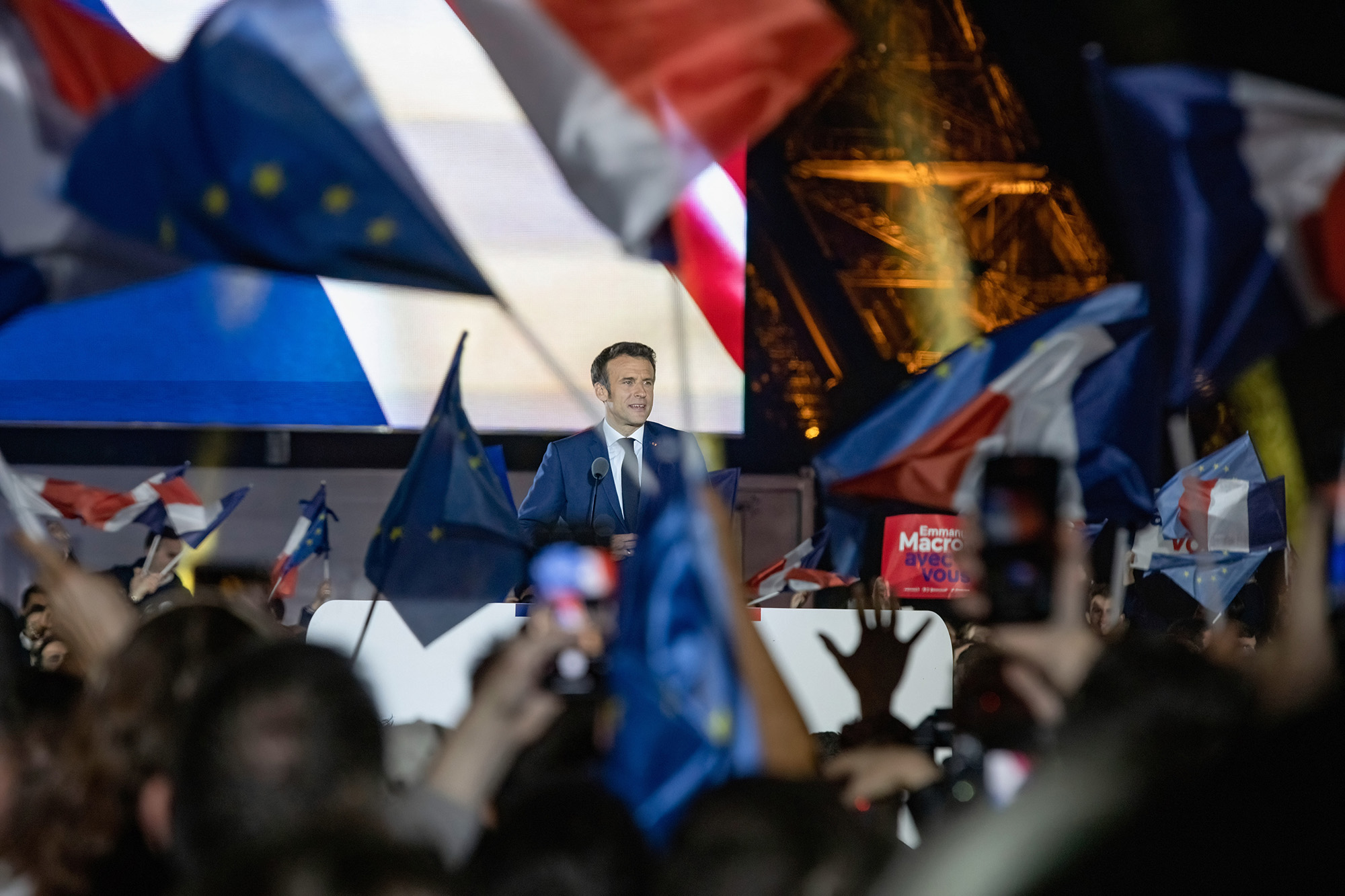 Macron bat l’extrême droite en France