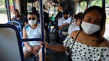 Colombia eliminará el uso de mascarillas en espacios cerrados