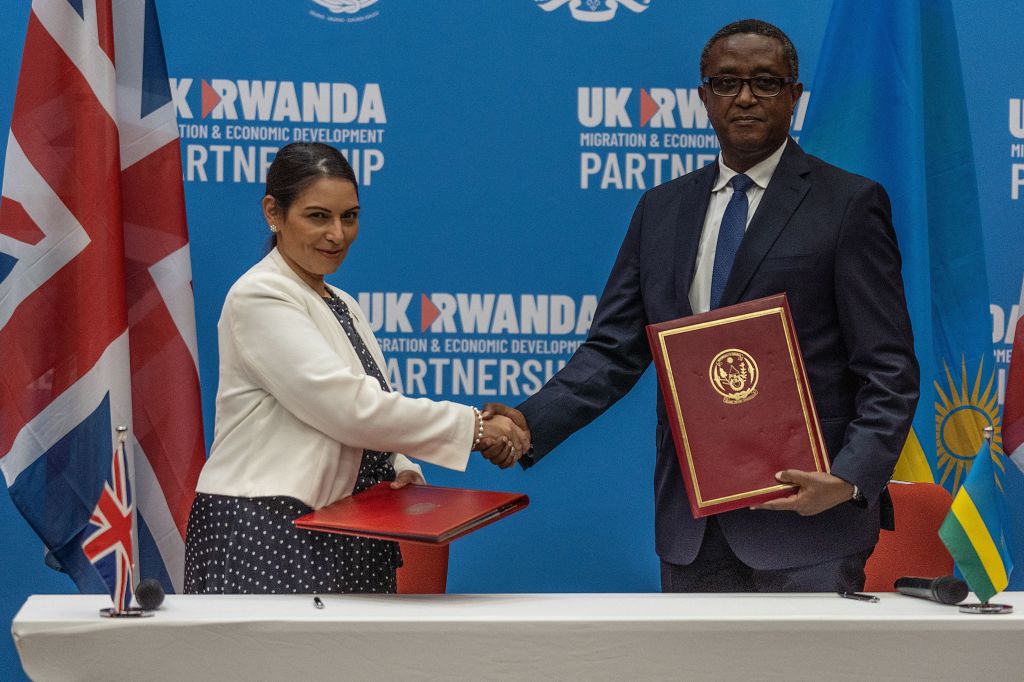 UK and Rwanda sign agreement to relocate asylum seekers